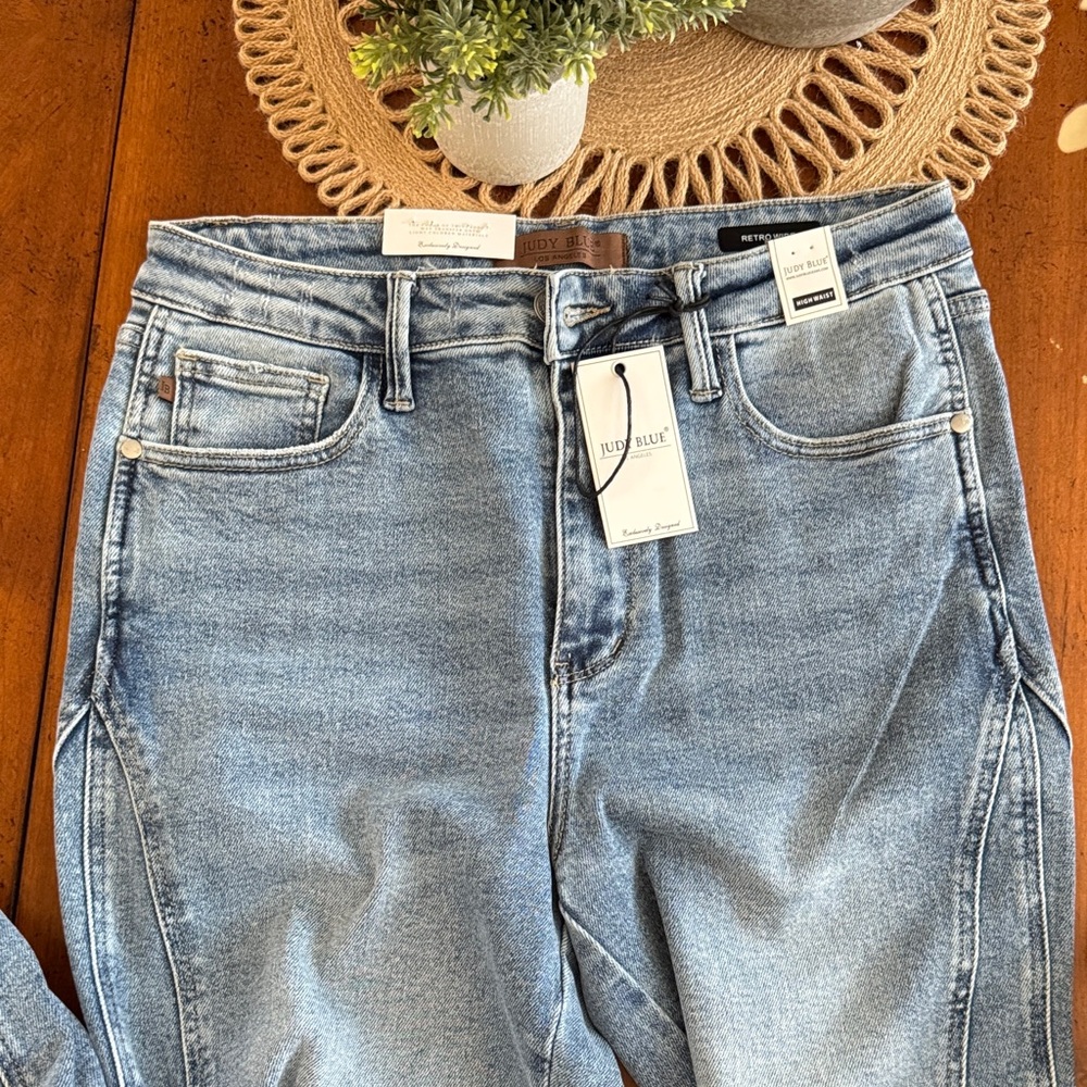 Judy Blue Retro Wide Light Wash High-Rise Jeans NWT’s 11/31.5 inseam